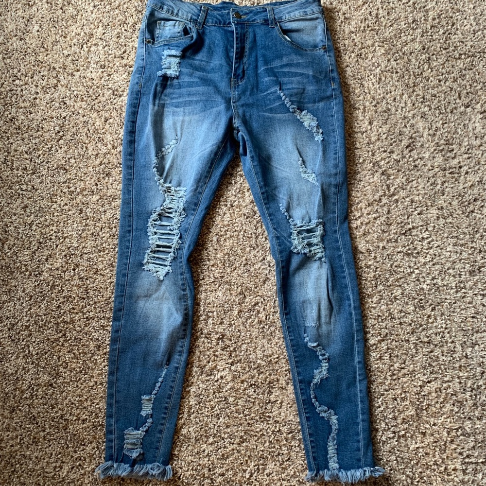 Distressed skinny jeans
